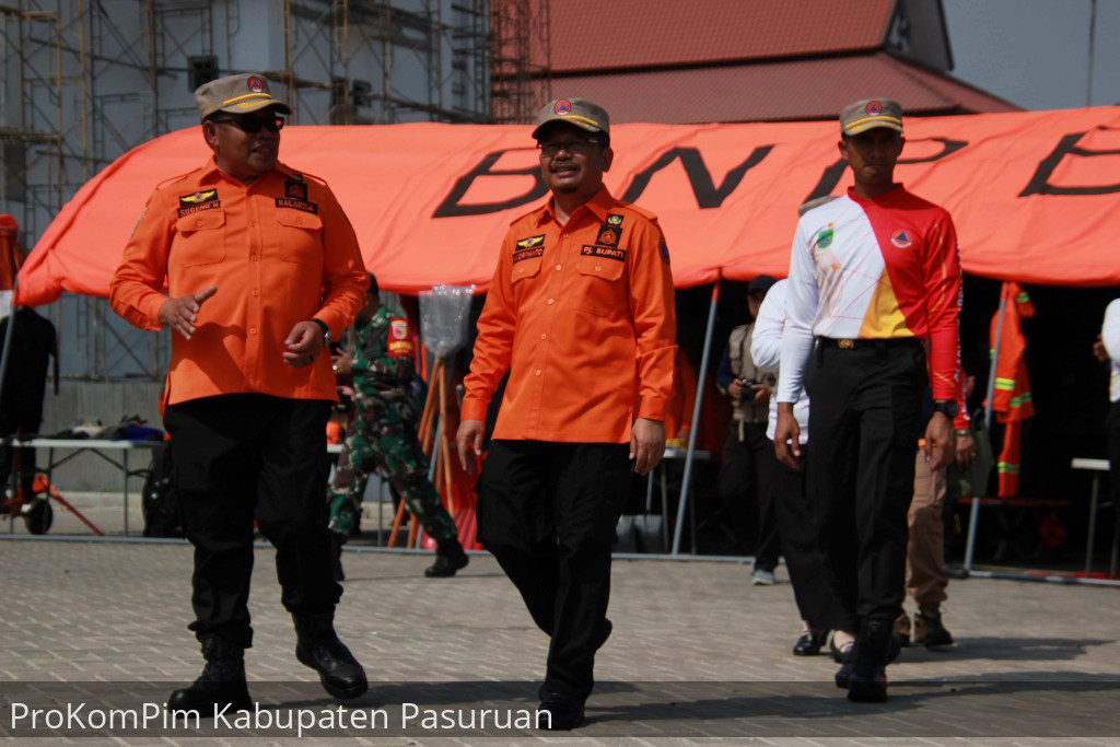Antisipasi Bencana Hidrometerologi di Musim Hujan, Pj. Bupati Pasuruan Himbau Masyarakat Tingkatkan Kewaspadaan Dengan Mitigasi dan Kerja Bakti