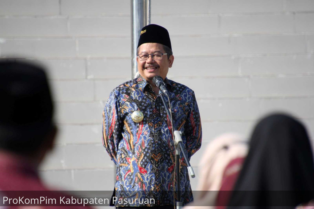 Awali Aktivitas di Bulan Oktober 2023, Pj. Bupati Pasuruan Pimpin Apel Pagi Berbusana Batik