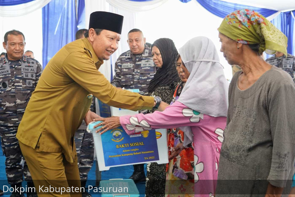 Peresmian Kampung Bahari Nusantara Koarmada II Tahun 2023, Bupati Pasuruan Serahkan Bansos Bagi Warga Semare