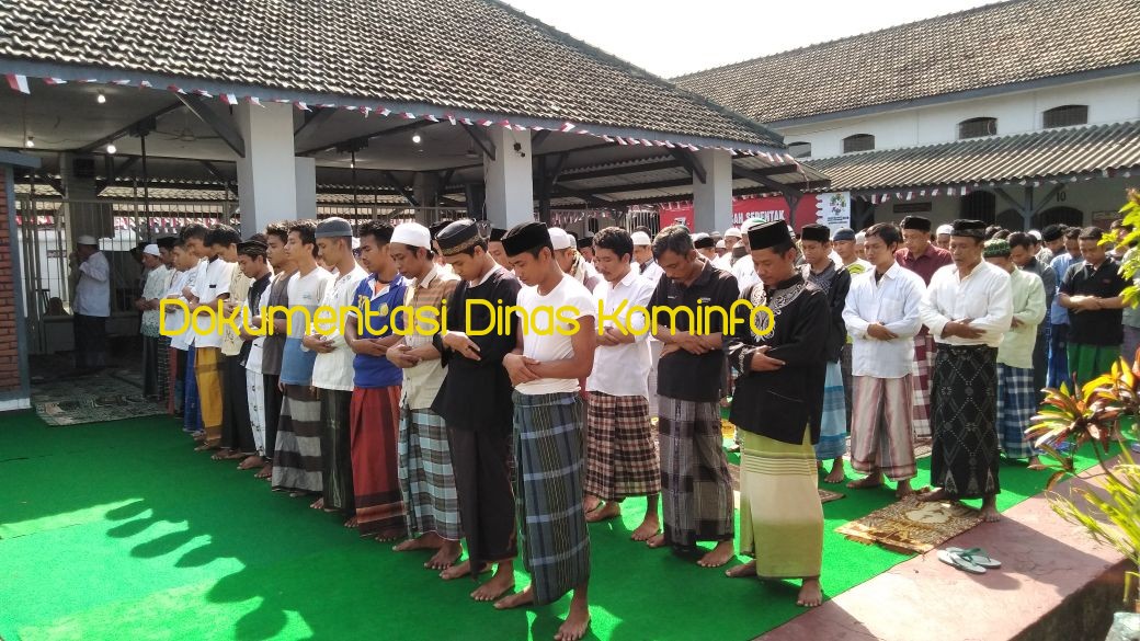 Ratusan Warga Binaan dan Petugas Rutan Bangil Gelar Sholat Ghoib untuk Korban NTB dan Bali