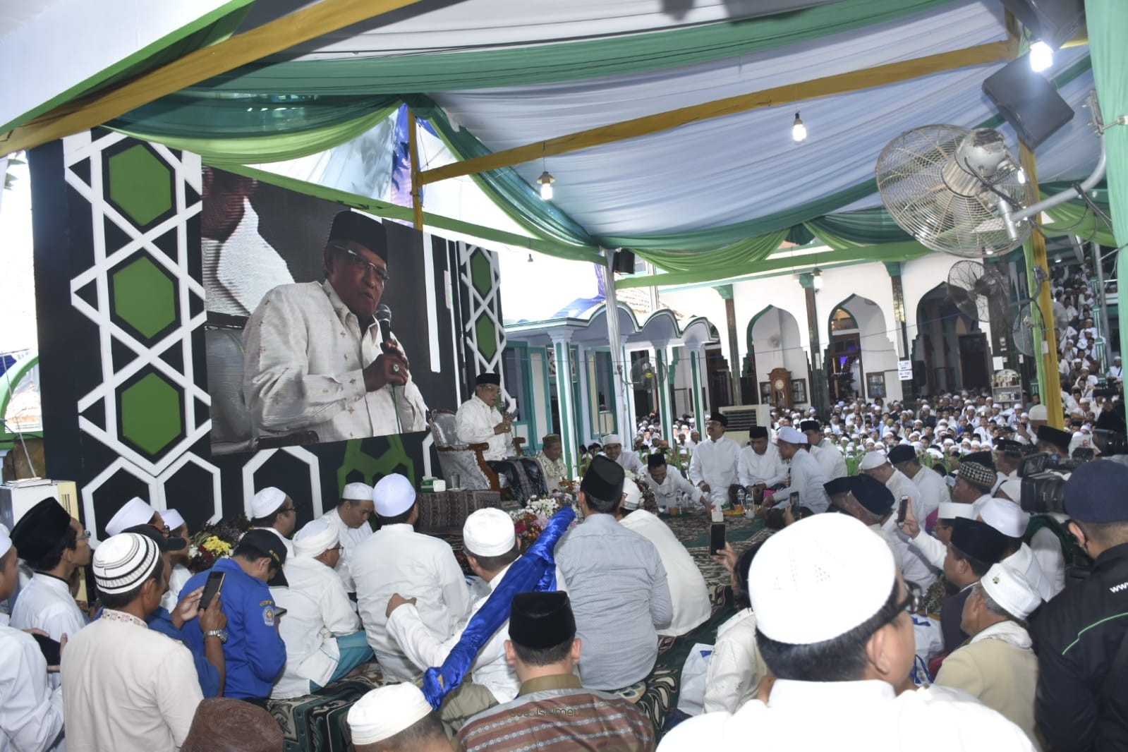 Puluhan Ribu Jamaah Hadiri Haul KH Abdul Hamid ke 38