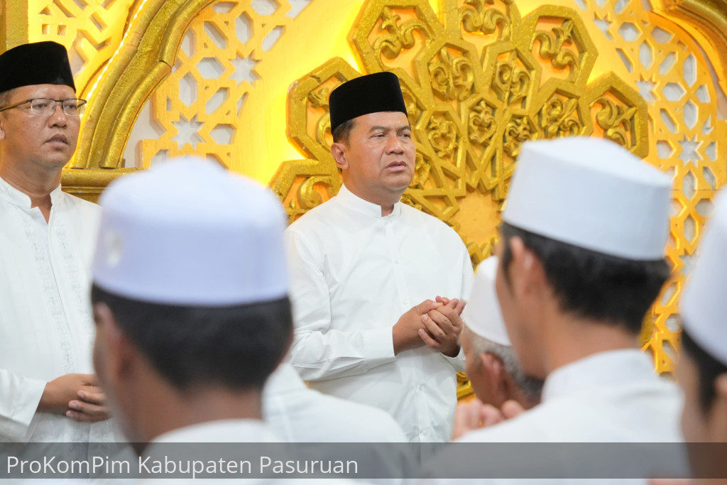 Hadir Dalam Majlis Dzikir Maulidurrasul SAW, Pj. Bupati Nurkholis Ajak Doa Bersama Untuk Pilkada Damai 2024