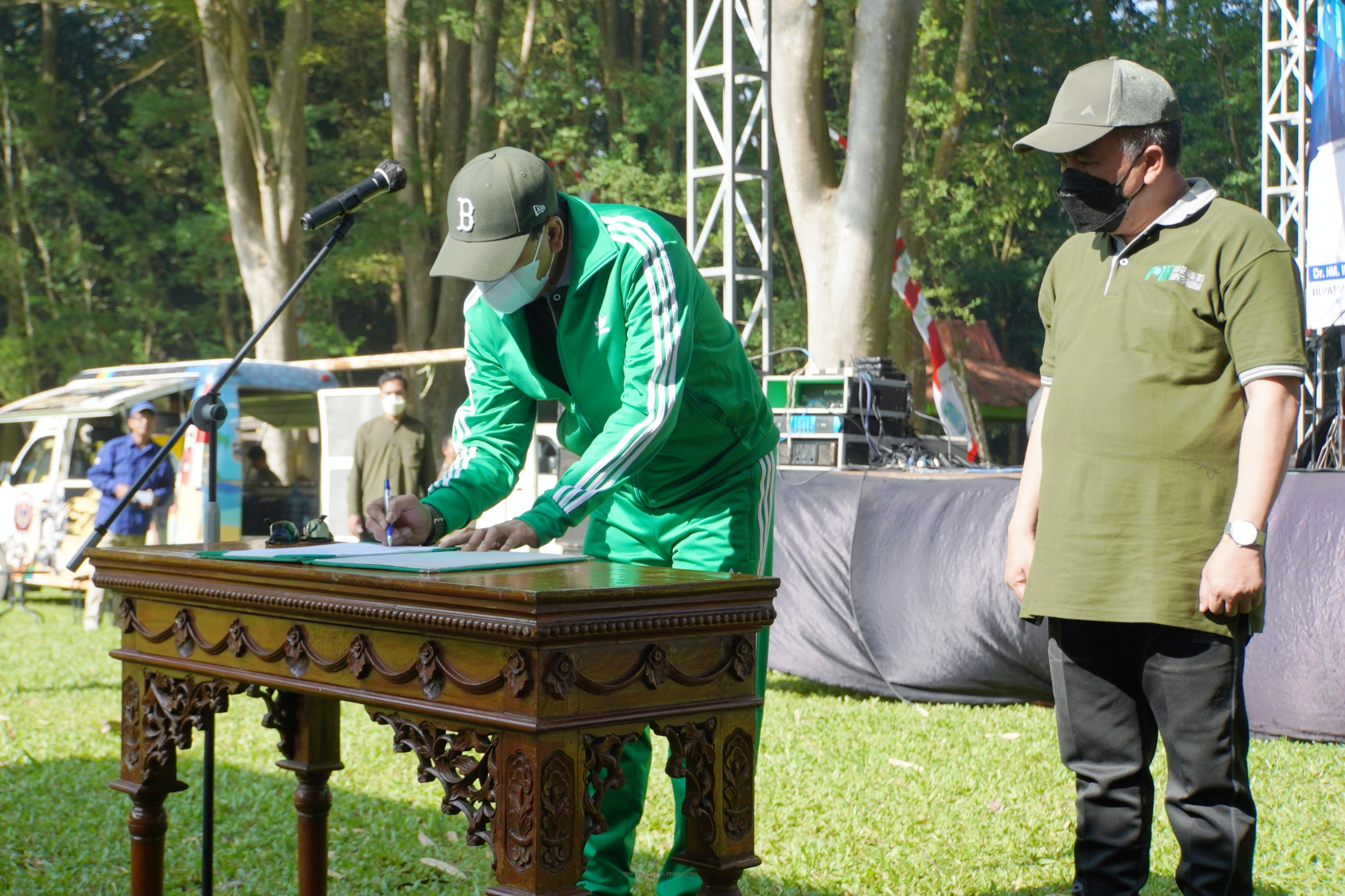 Bupati Irsyad Yusuf Kembali Kukuhkan Zaari Sebagai Direktur PDAM Kabupaten Pasuruan 