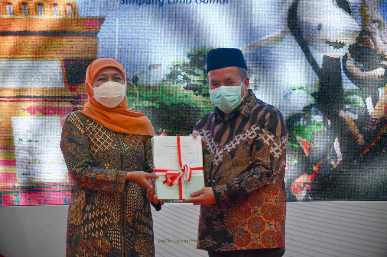 Pemkab Pasuruan Terima Sertipikat Pembebasan BPHTB PTSL