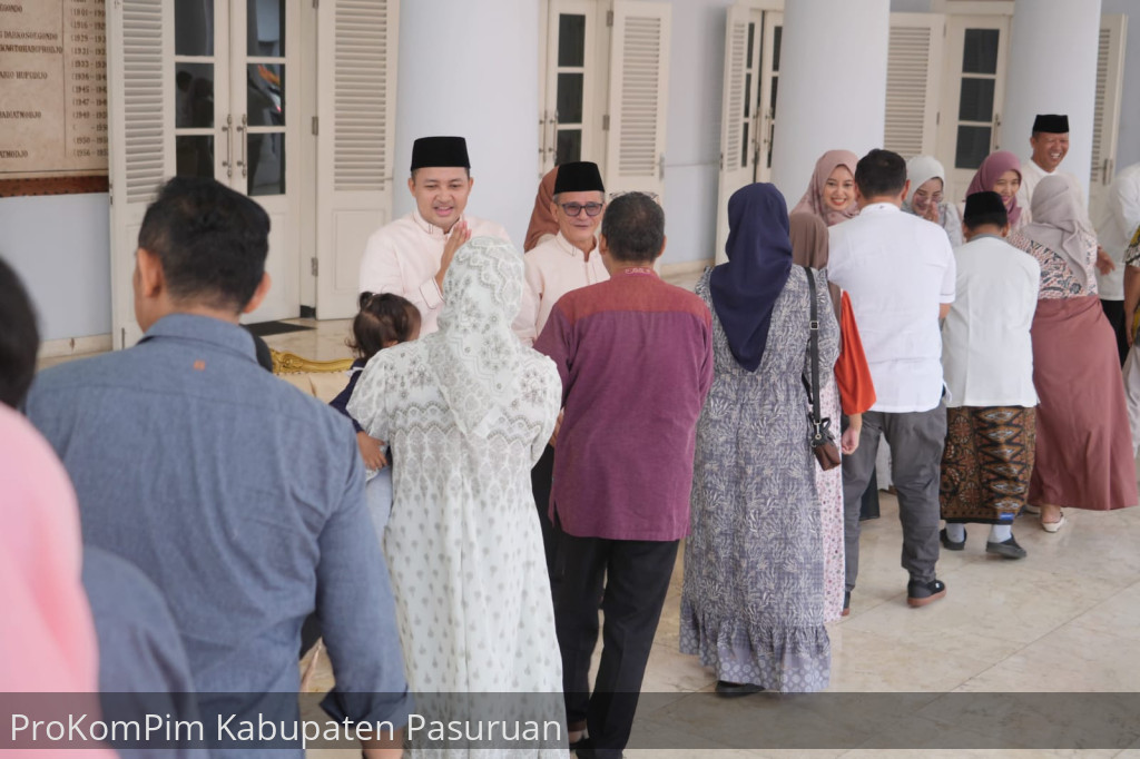 Rajut Kebersamaan di Hari Idul Fitri 1446 H, Bupati Rusdi dan Wabup Gus Shobih Bersilaturahmi Bersama Forkopimda dan Tokoh Masyarakat