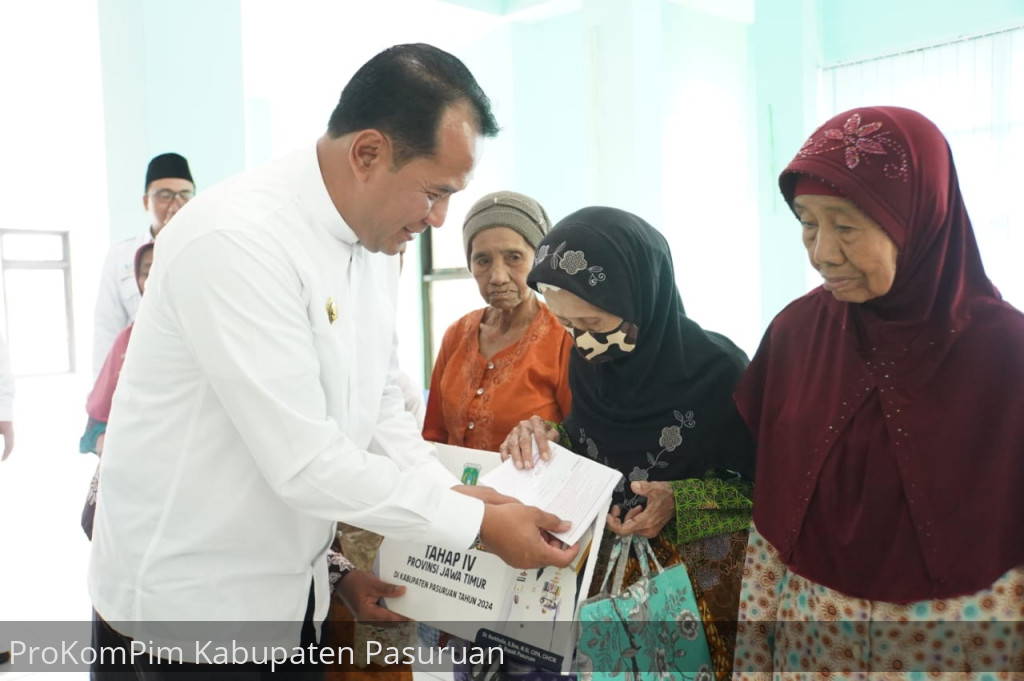 Pj. Bupati Nurkholis Serahkan Bansos PKH Kepada 92 KPM di Kecamatan Gempol