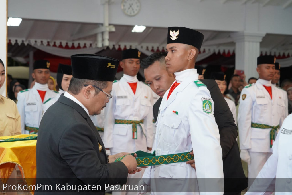 Dikukuhkan Pj. Bupati Andriyanto, Anggota Paskibraka Kabupaten Pasuruan Tahun 2024 Siap Tunaikan Tugas