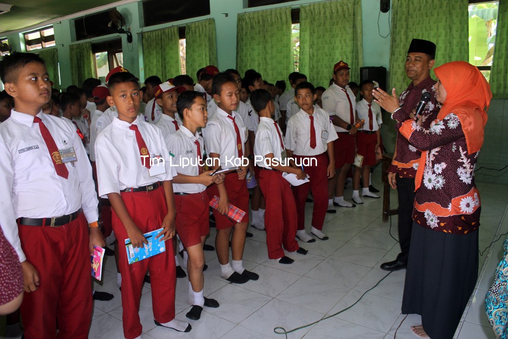 Dispendik Kabupaten Pasuruan Larang Siswa Pakai Atribut Aneh Selama MOS
