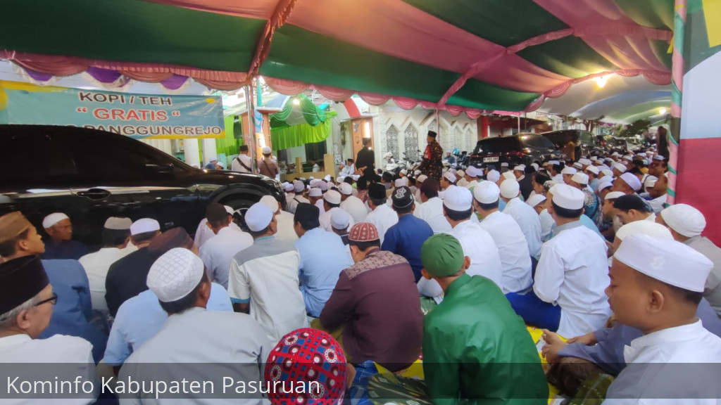 Sambut Haul Kiyai Hamid, Ribuan Jamaah Hadiri Maulid Nabi