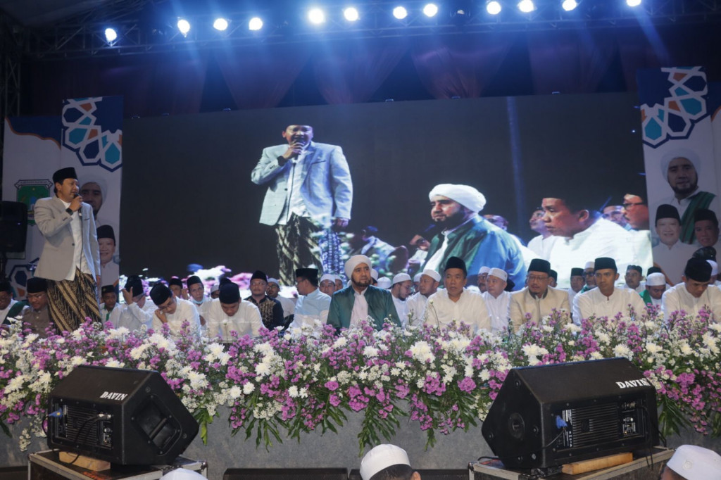 Pasuruan Bersholawat. Bupati Irsyad Yusuf Tandatangani Prasasti Gedung Berakhlaq dan Graha Maslahat