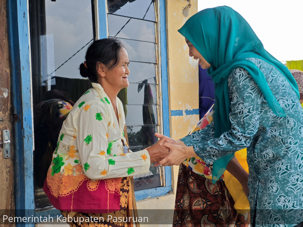Jadikan Ramadan Momen Tebar Kebaikan. Ketua TP PKK Kabupaten Pasuruan Blusukan ke Rumah Warga Kurang Mampu
