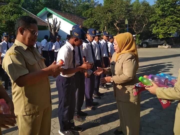 Kurangi Sampah Plastik, SMPN 2 Bangil Wajibkan Siswa Bawa Tumbler dan Lunch Box Setiap Hari