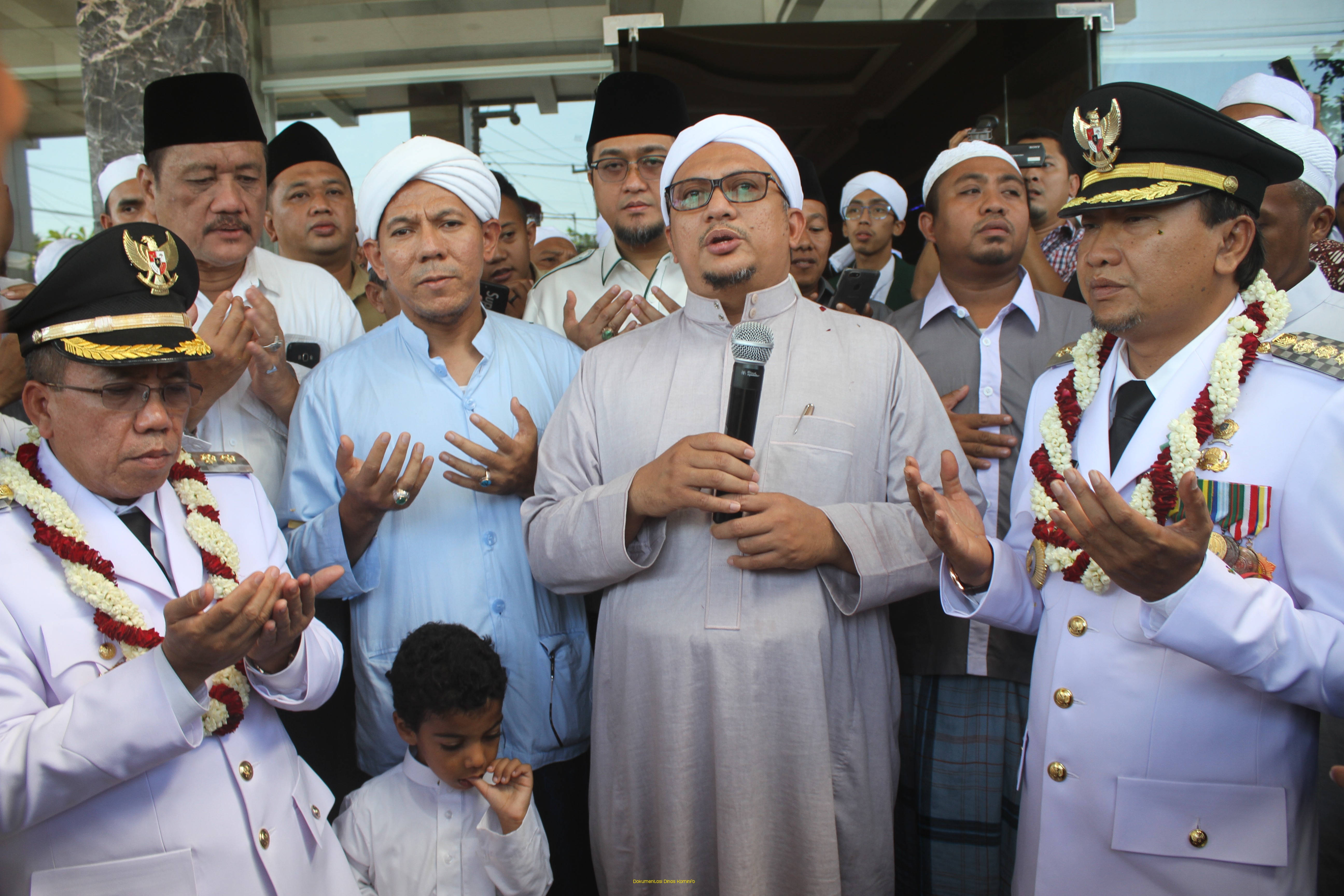 Ribuan Masyarakat Sambut HM Irsyad Yusuf - KH Abdul Mujib Imron Sebagai Bupati dan Wakil Bupati Pasuruan 2018-2023