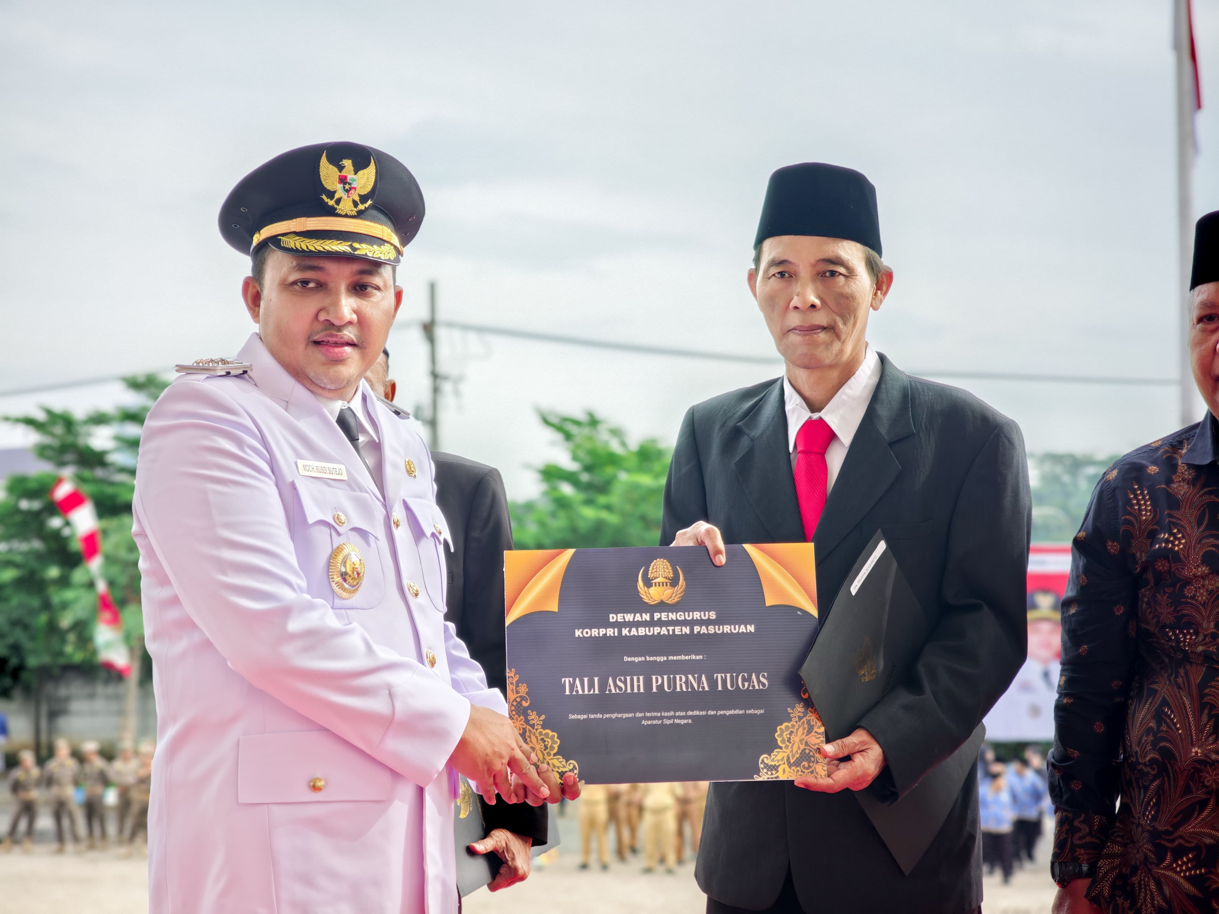 Sampul untuk Penyerahan Tali Asih Purna Tugas oleh Bupati Pasuruan