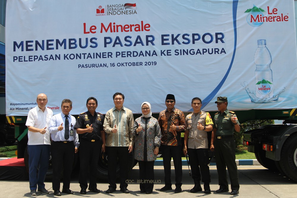 Le Minerale Perdana Ekspor Ke Singapura