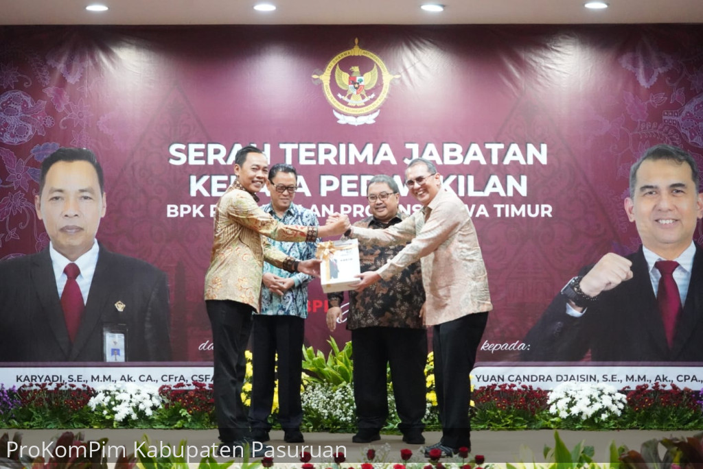 Bersama Pj. Gubernur Jatim, Pj. Bupati Andriyanto Hadiri Pelantikan Kalan BPK Jatim