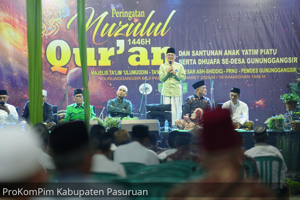Wabup Gus Shobih Acungi Jempol Kekompakan dan Solidaritas Warga Desa Gununggangsir Beji Dalam Peringatan Malam Nuzulul Qur'an dan Santunan Dhuafa