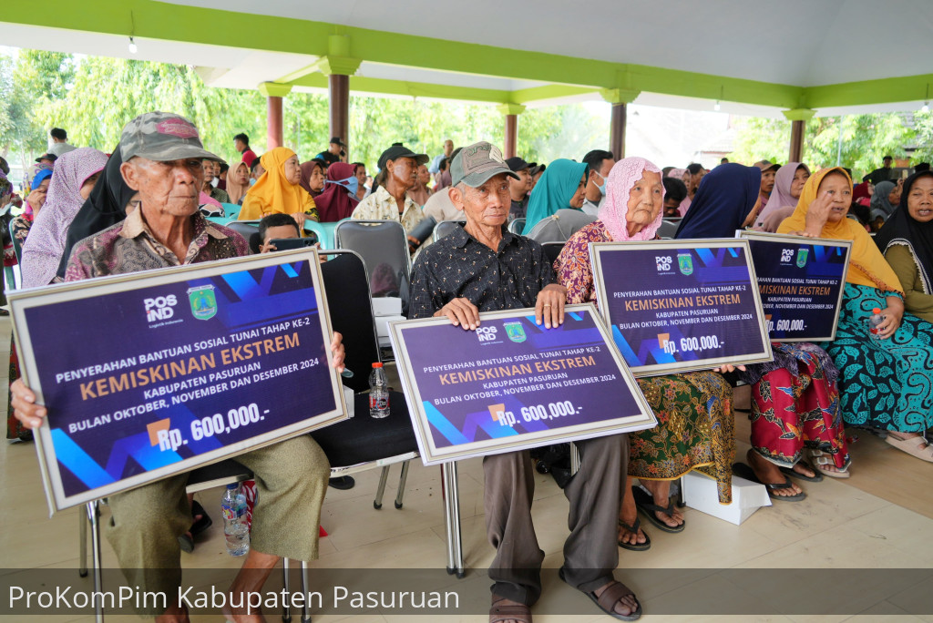Pj. Bupati Nurkholis Serahkan Bansos Tunai Kemiskinan Ekstrem Tahap 2 Tahun 2024 Kepada 248 KPM Kecamatan Bangil dan Beji