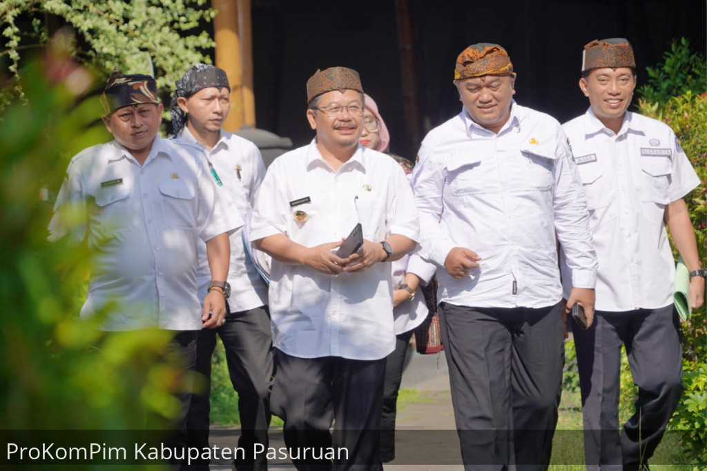 Setiap Rabu, ASN/Non ASN Pemkab Pasuruan Diimbau Kenakan Udeng dan Syal Khas Daerah