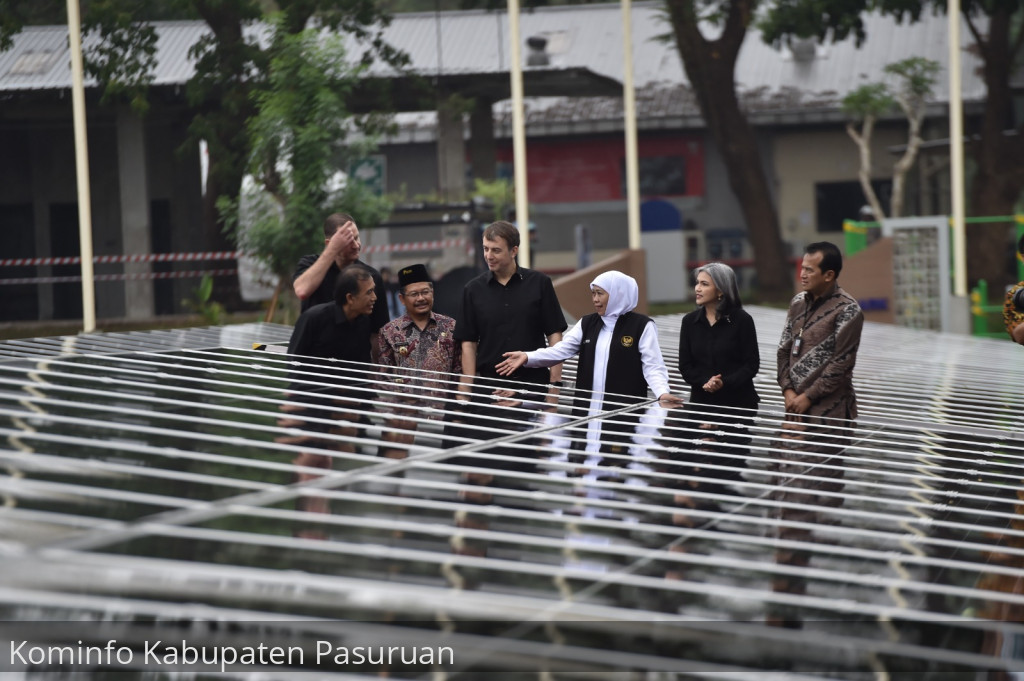 Gubernur Jatim, Khofifah Indar Parawansa Resmikan 10.550 Panel Surya milik PT HM Sampoerna Tbk