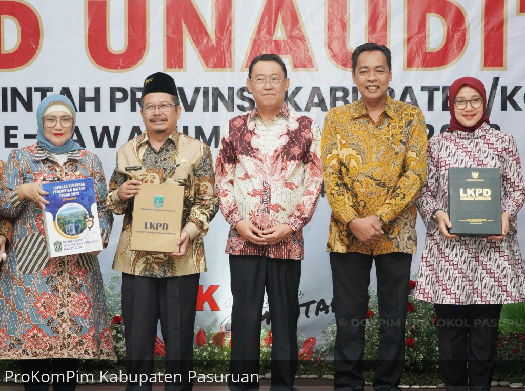 Berkomitmen Tingkatkan Akuntabilitas Pengelolaan Keuangan Daerah, Pj. Bupati Pasuruan Serahkan LKPD Unaudited TA 2023