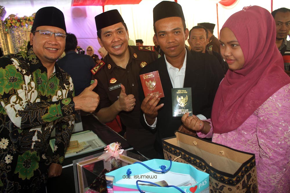Bupati Irsyad Yusuf Jadi Saksi Pernikahan 39 Pasangan Peserta Nikah Massal