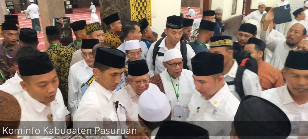 Wapres KH Makruf Amin Sholat Jumat di Masjid Jami' Bangil