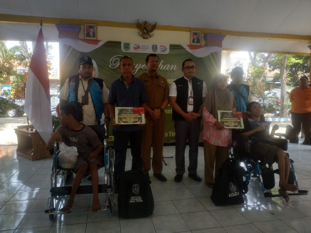 Pemprov Jatim Serahkan Bansos PKH Plus, ASPD, TKSK dan Tagana