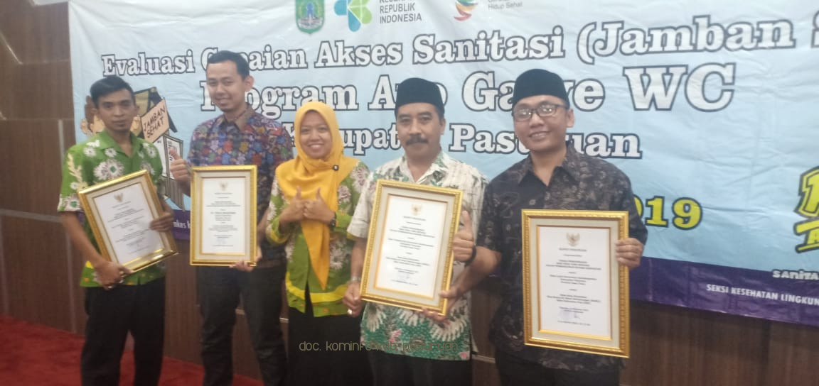 Sukses Terapkan Program Ayo gawe WC, Kades Lajuk Sabet Piagam Penghargaan 