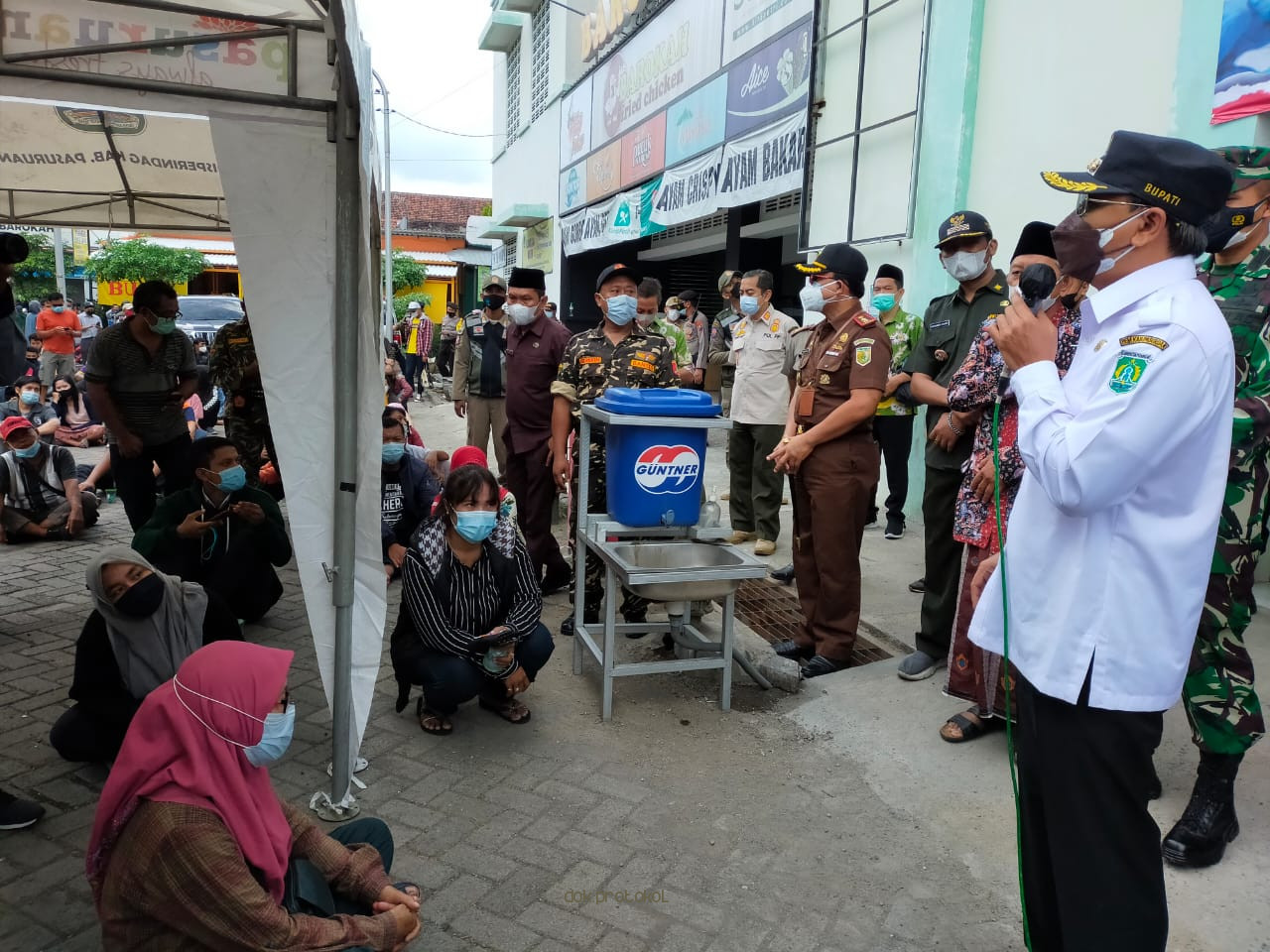 Bupati Irsyad Yusuf Sidak Vaksinasi Ratusan Pedagang Pasar Gempol