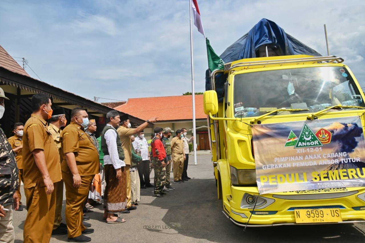 Satkorwil Banser Jatim dan PCNU Kabupaten Pasuruan Kirim Logistik Untuk Warga Terdampak Erupsi Semeru