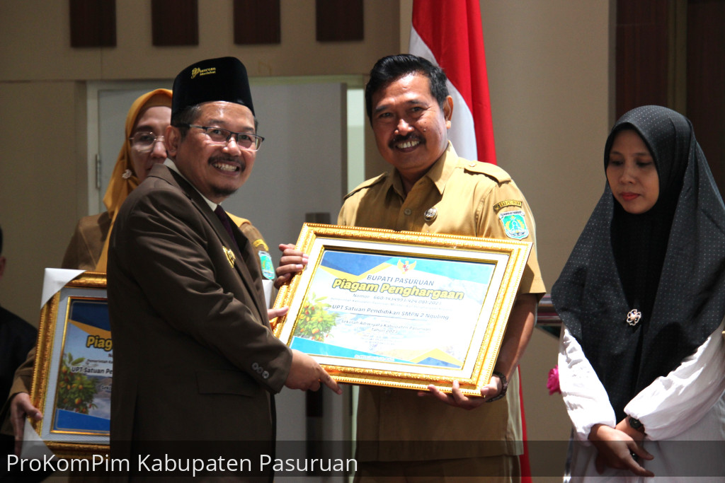 Puncak Peringatan Hari Lingkungan Hidup Sedunia Tahun 2024, Pj. Bupati Pasuruan Berikan Penghargaan Adiwiyata dan Penghargaan Perusahaan Peduli Lingkungan