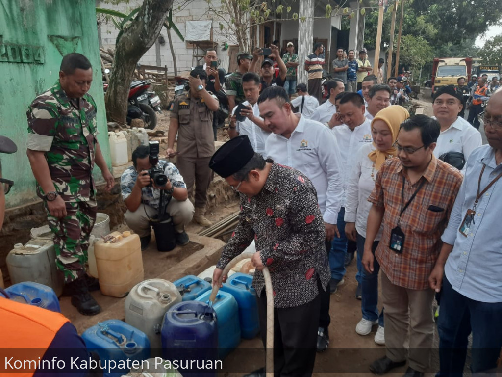 Ketika Datangnya Air Bersih Bak Berlian Bagi Warga Terdampak Kekeringan. Pj Bupati Pasuruan, Andriyanto : Semoga Badai Ini Cepat Berlalu