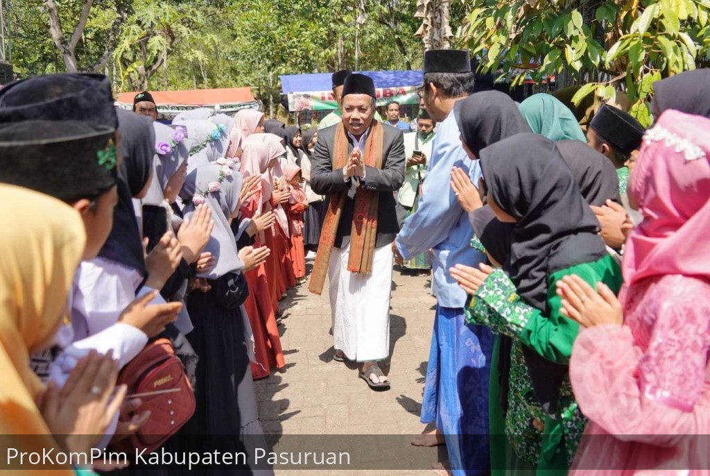 Buka Festival Anak Sholeh, Gus Mujib Serukan Guru TPQ dan Madin Bekali Siswa Didiknya Capai Cita-cita Mulia