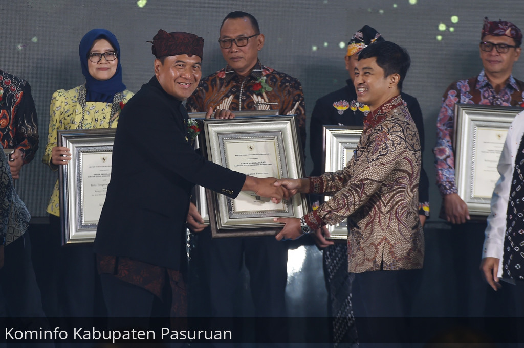 Pj Bupati Pasuruan Raih STBM Award 2024 Kategori Pratama