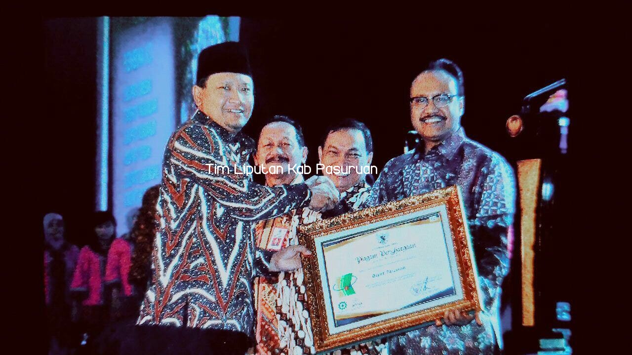 LAGI DAN LAGI, BUPATI IRSYAD YUSUF DIGANJAR PENGHARGAAN PEMBINA K3 TERBAIK JATIM