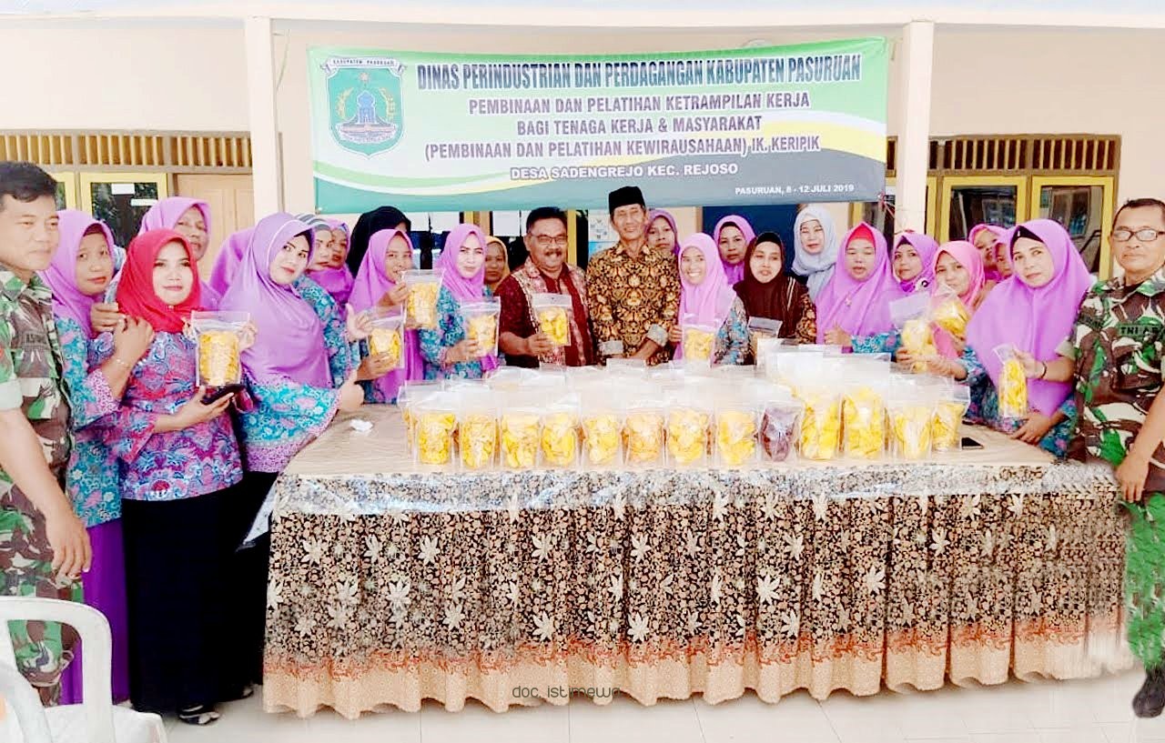 Tambah Nilai Ekonomi Warga, Pemkab Pasuruan Bekali Pelatihan Pengolahan Aneka Camilan Hasil Bumi Desa Sadengrejo