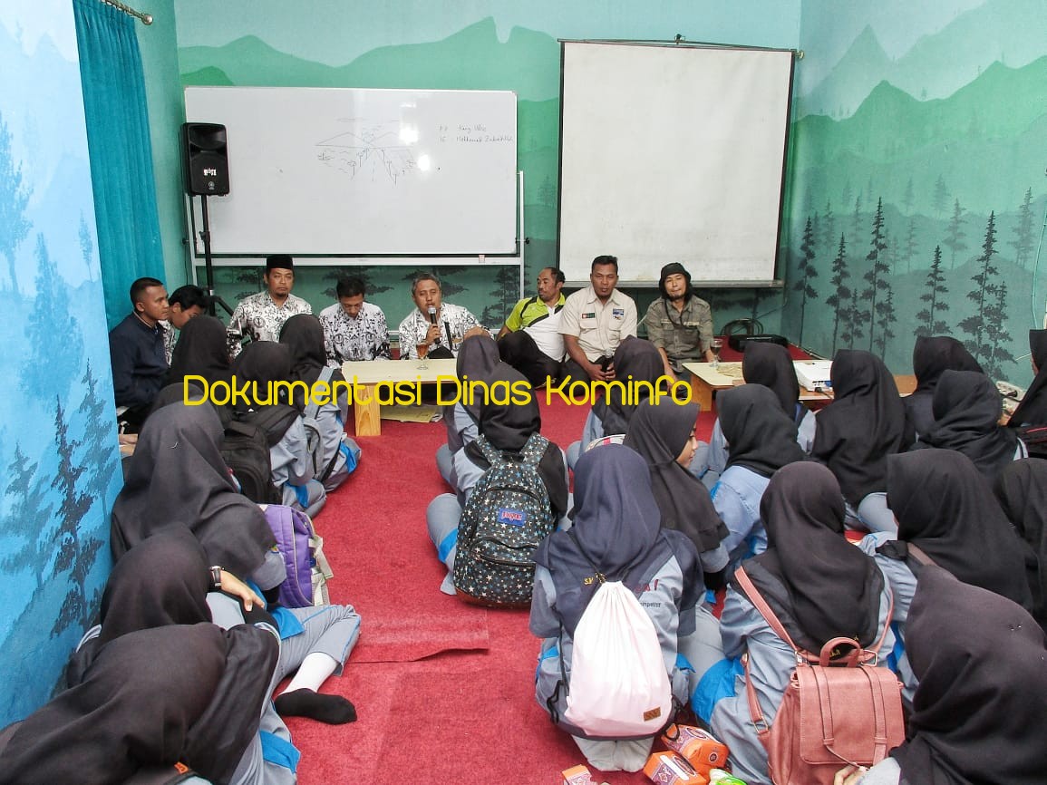 Tingkatkan Skill Siswa, Pokdarwis Dupasari Gelar Pelatihan Fotografi