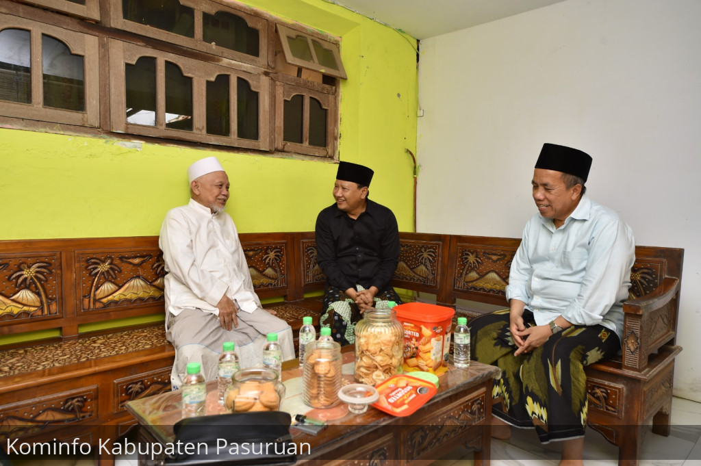 Jelang Akhir Masa Jabatan, Gus Irsyad-Gus Mujib Pamitan ke Kiyai Sepuh Pasuruan