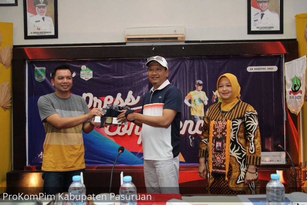 Gelaran Bromo Marathon 2023 Di Depan Mata, Bupati Irsyad Optimis Ekonomi Kreatif di Tosari Kian Prospektif dan Kompetitif