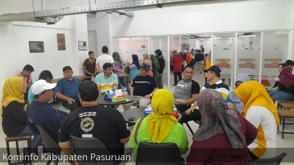 Sukseskan Gerakan Yuk Nonggo, Ribuan Karyawan Pemkab Pasuruan Serbu Bazar UKM di Basement Graha Maslahat