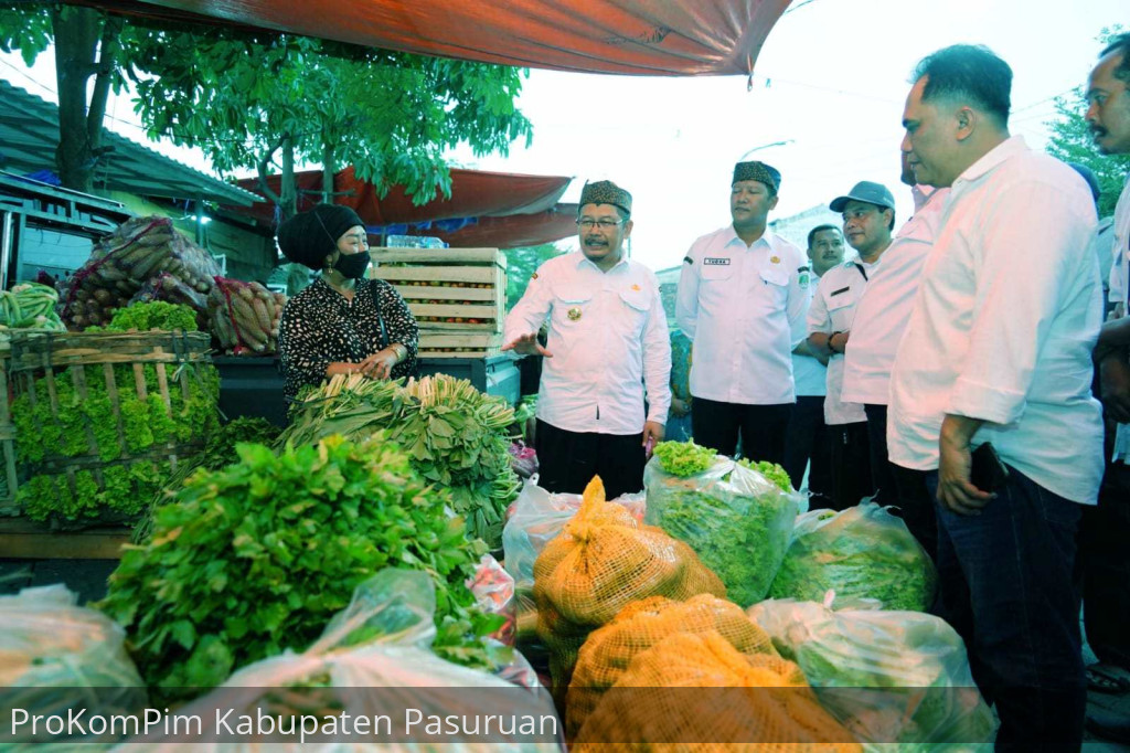 Monitoring Harga Kebutuhan Pokok, Pj. Bupati Pasuruan Blusukan ke Pasar Tradisional Gempol