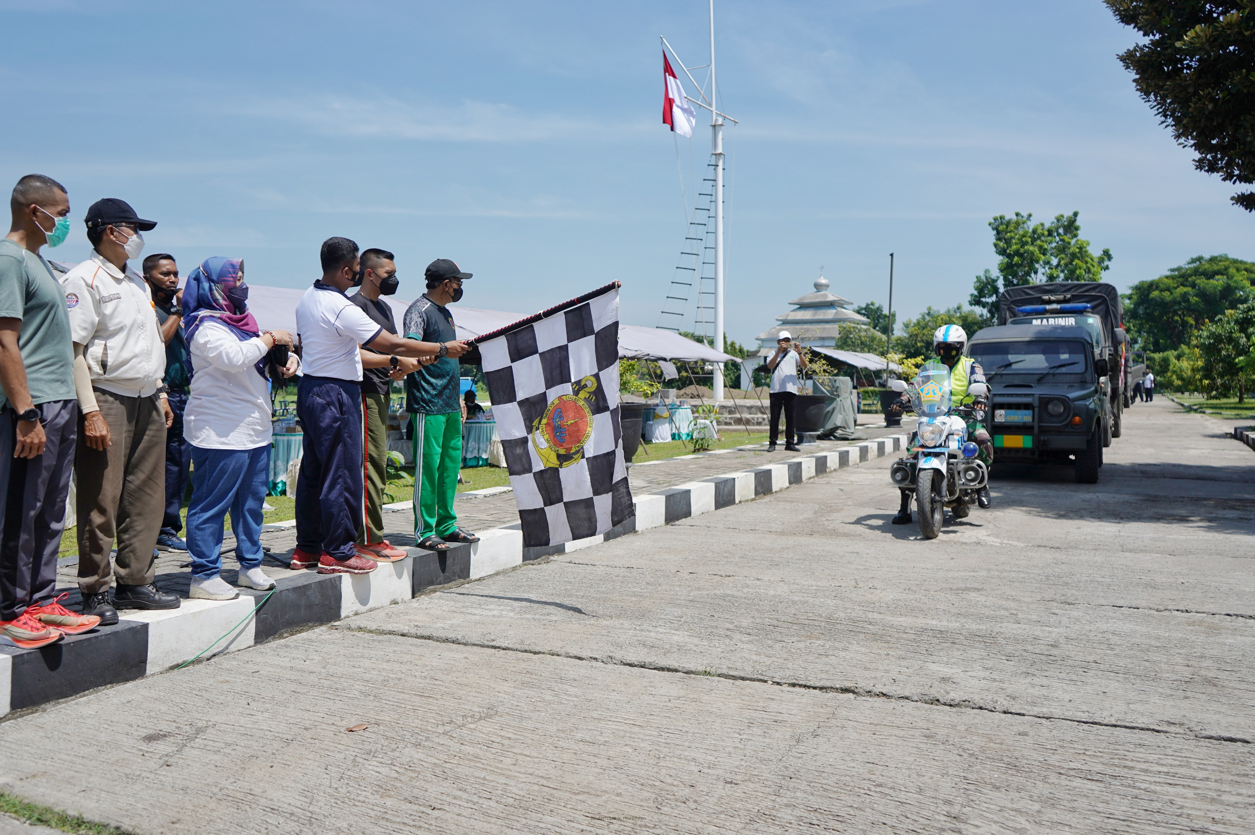 Jaga Sinergitas Antar Pimpinan, Bupati Pasuruan dan Forpimda Berolahraga, Bagi Bantuan Untuk Korban Semeru Hingga Latihan Menembak