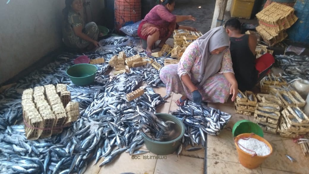 Melihat Usaha Pemindangan Ikan Satu-satunya di Kabupaten Pasuruan