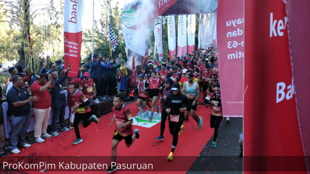 Pj. Bupati Andriyanto Berangkatkan 1.600 Pelari International Bromo Marathon 2024 dari Plataran Tosari