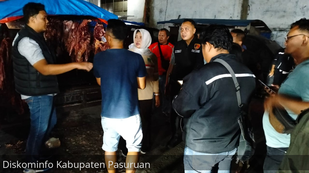 Dinas Peternakan dan Satgas Pangan Polres Pasuruan Temukan Daging Sapi Diduga Glonggongan Dijual Bebas