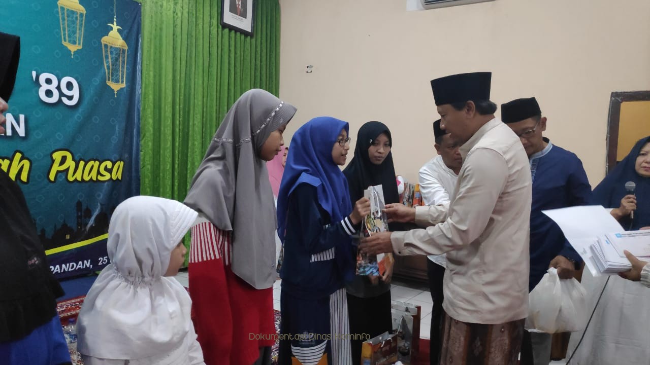 Tak Lupa Almamater, Bupati Irsyad Yusuf Santuni Anak-Anak Alumni SMAN I Pandaan