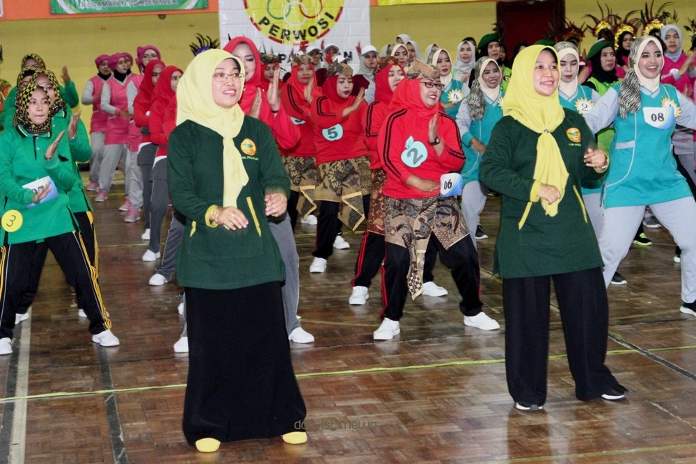 Jadikan Olahraga Sebagai Life Style, Perwosi Kabupaten Pasuruan Gelar Lomba Senam Kreasi 