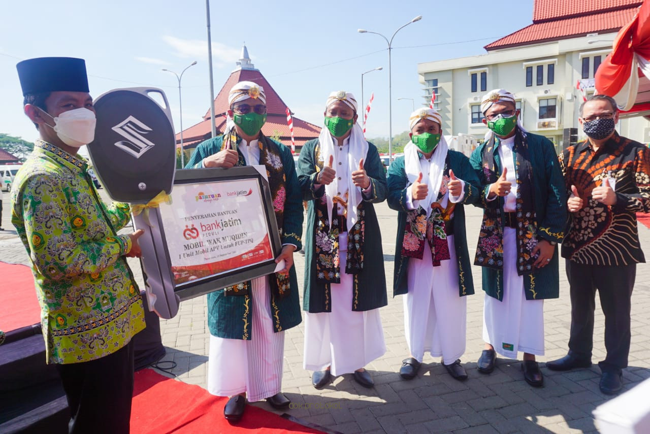 Bank Jatim Bantu 2 Unit Mobil Untuk Operasional TPQ dan Madin di Kabupaten Pasuruan 