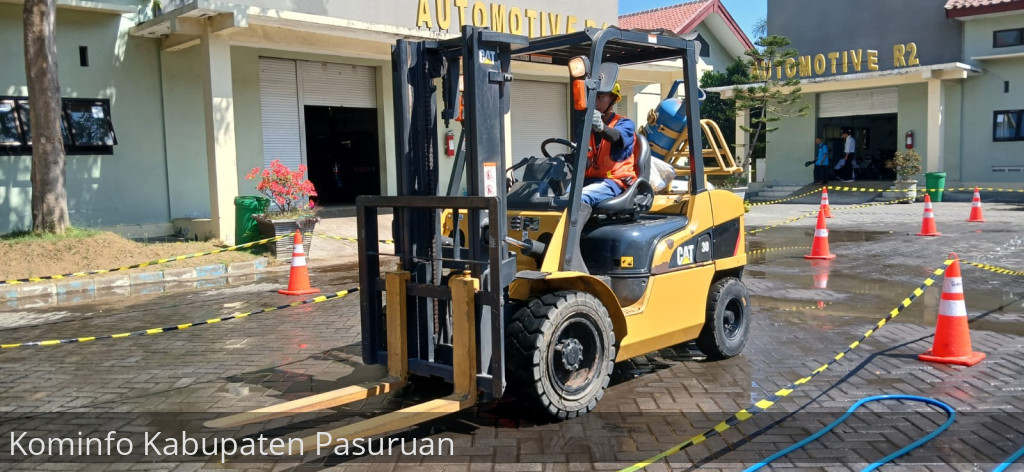Ada Pelatihan Operator Forklip di UPT LKD Kabupaten Pasuruan